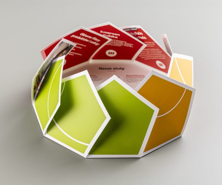 Rozkwitająca ulotka – kwiatek